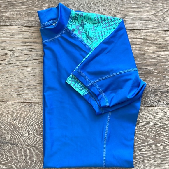 NWOT Rash Guard-M - Picture 4 of 5